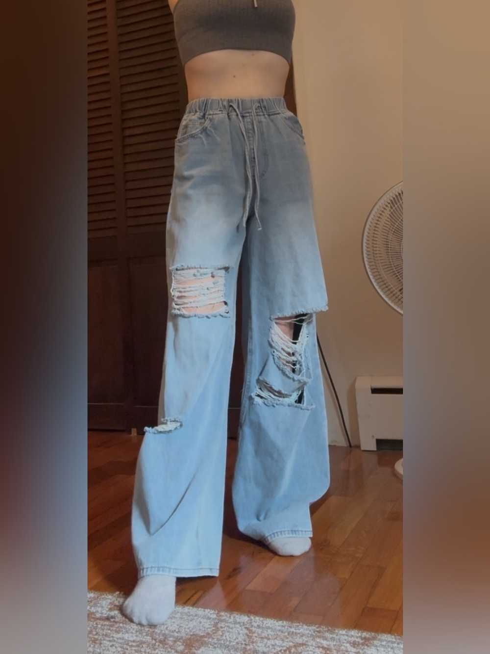 Almost Famous - High Waisted, Wide Leg Jeans w/ elastic waistband - Small / 4